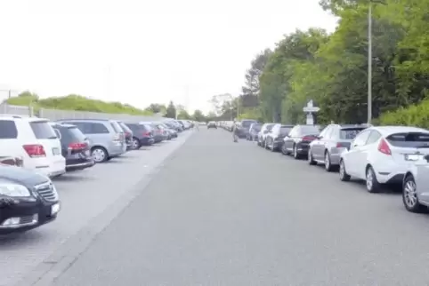 Weil am Aquabella oft alle Parkplätze belegt sind ...