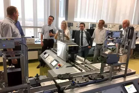 Demonstration einer „Lernfabrik 4.0“ an der Heinrich-Hertz-Schule in Karlsruhe.  Archivfoto: Iversen 