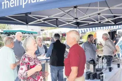 Die ersten Besucher am RHEINPFALZ-Stand waren gestern schon kurz vor 10 Uhr da. Einige hatten Kritisches anzumerken, beispielswe