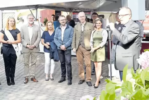 Bester Laune bei der Eröffnung des zauberhaften Zellertals (von links): die Zellertaler Weinprinzessin Kathrin Bayer, SPD-Bundes
