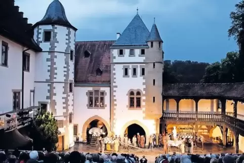 Theater an authentischem Ort: Die Burg des Götz von Berlichingen in Jagsthausen.