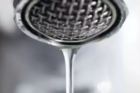 Wasser aus dem Hahn: Bevor es hier rauskommt, muss es im Wasserwerk gereinigt werden.