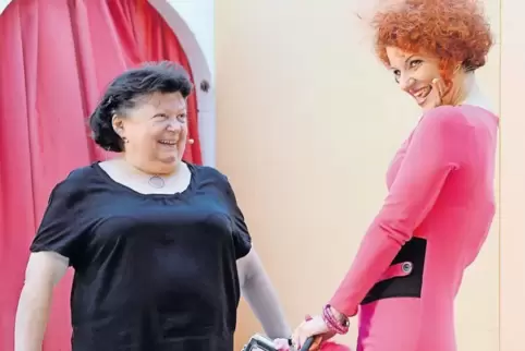 „Zaggisch und ned dabbisch“: Oma Wilma (Marie-Louise Mott, links) ist nicht so leicht hinters Licht zu führen.