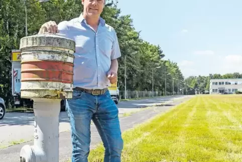 Mit der Auslastung des IZW ist Bürgermeister Ralf Hechler – hier auf dem früheren Pegulan-Gelände – sehr zufrieden: Daher würde 