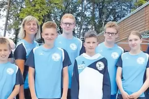 Das Team des SV Blau-Weiß Pirmasens holte 20 Altersklassen-Medaillen: (von links) Jonas Bergemann, Paulina Hanke, Maurice Hering