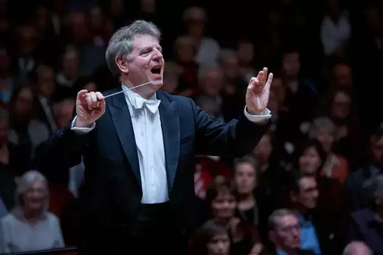 Karl-Heinz Steffens verlässt die Deutsche Staatsphilharmonie nach neun Jahren als Chefdirigent.  Foto: 