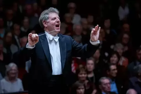 Karl-Heinz Steffens verlässt die Deutsche Staatsphilharmonie nach neun Jahren als Chefdirigent.  Foto: 