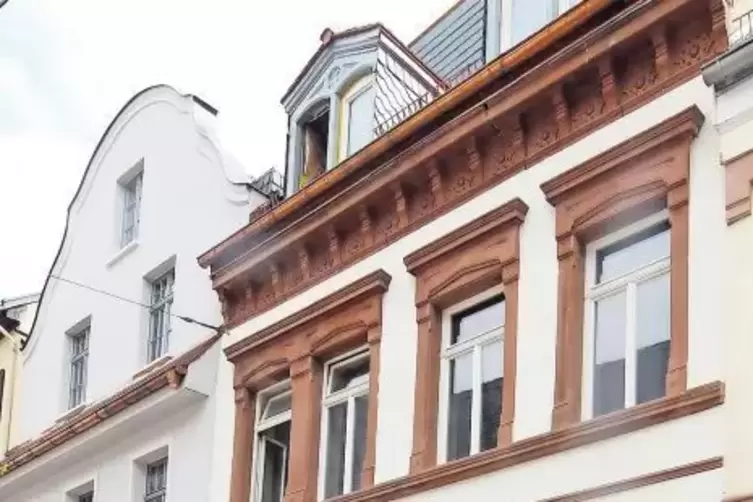 Letzte Arbeiten au&szlig;en: das k&uuml;nftige G&auml;stehaus Maximilian.