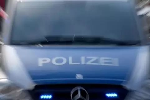 Nach einem Unfall auf der B9 verstießen einige Verkehrsteilnehmer gegen die Straßenverkehrsordnung.  Symbolfoto: dpa