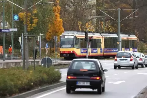 Ab Montag, 2. Juli, fahren keine Stadtbahnen vom Bahnhof zum Badepark Wörth. Die S-Bahn-Strecke von und nach Germersheim und der
