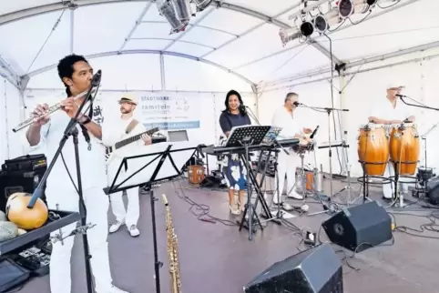 Die Band „Cuban Affairs“ vermittelte reine Lebensfreude und unterhielt das Publikum mit Cha-Cha-Cha, Mambo und Rumba.