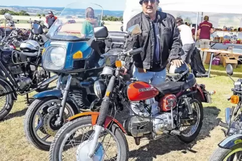 Selbst repariert: Roland Drumm mit seiner Harley.