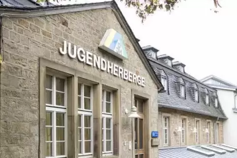 Der Einbrecher kam offenbar durch ein Fenster im Erdgeschoss in das Gebäude. Foto: Sayer