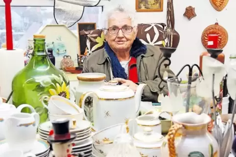 Die Eppenbrunnerin Toni Maier stellt jede Woche beim Dahner Hallenflohmarkt aus.