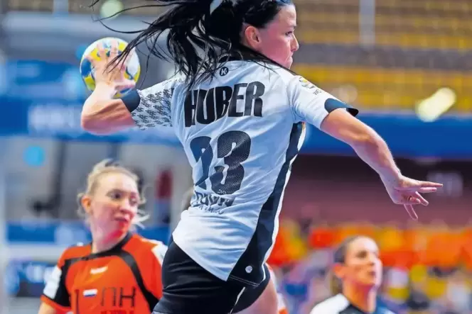 Svenja Huber bezweifelt, dass es in Deutschland einmal flächendeckend Profi-Handball gibt.