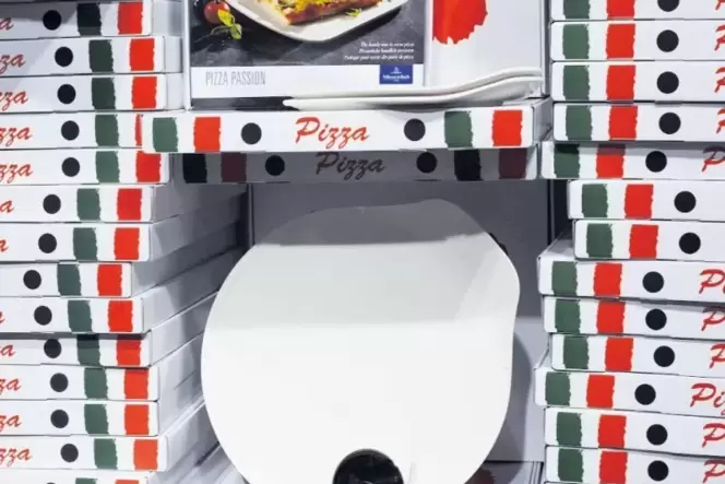 Leere Pizzakartons dürfen in die Papiertonne. Leere Pizzakartons dürfen in die Papiertonne.