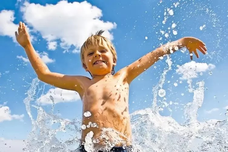 Wassermaxe: Nicht nur weit weg im Urlaub, sondern auch in der Pfalz gibt es beliebte Badem&ouml;glichkeiten.