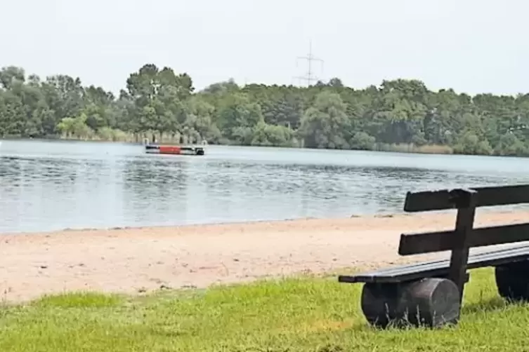 Gr&uuml;ne Wiese, heller Sand: Der See im Naherholungsgebiet Johanneswiese ist als Ausflugsziel bei Familien beliebt.