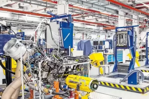 Im Entwicklungszentrum von Opel in Rüsselsheim (Foto) sollen bis zu 4000 der 7700 Arbeitsplätze von den Verkaufsplänen betroffen