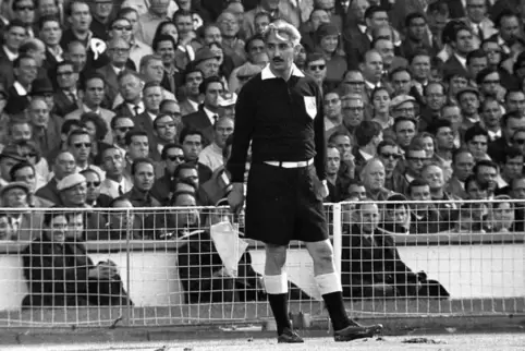 Der Mann, der im WM-Finale am 30. Juli 1966 in London Schicksal spielte: Tofik Bachramow, der in Aserbaidschan daheim war.