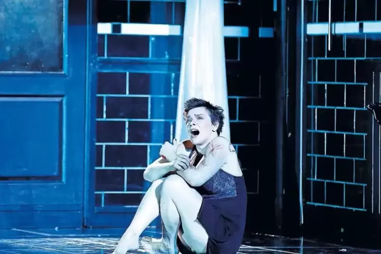 Oper als Psycho-Thriller: Au&scaron;rine Stundyte als Renata in Prokofjews &bdquo;Der feurige Engel&ldquo; &ndash; atemberaubend.