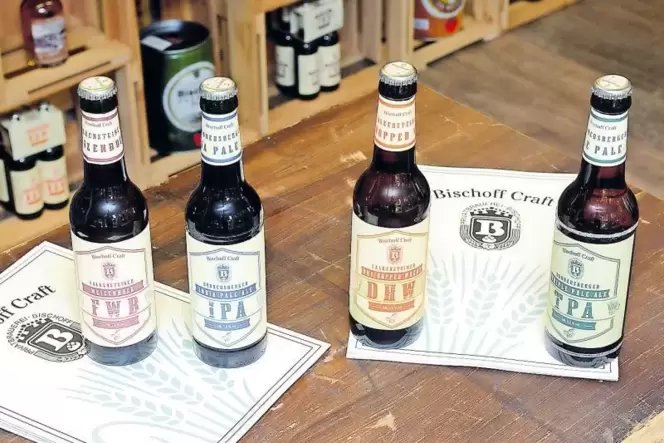 Vier Sorten in einem neuen Shop: Gerade auch im Ausland sind die Bischoff-Craftbiere gefragt. In der Brauerei gibt es diese zusa Vier Sorten in einem neuen Shop: Gerade auch im Ausland sind die Bischoff-Craftbiere gefragt. In der Brauerei gibt es diese zusa