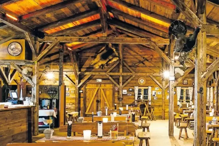 Die Almhütte der Allgäuer Hüttenbauer Schmid Kunstholzbau aus Pleiskirchen bietet Platz für bis zu 400 Personen.