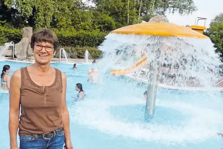 Fördervereinsmitglied Jutta Grünenthal ist seit über 50 Jahren Stammgast im Hettenleidelheimer Schwimmbad.