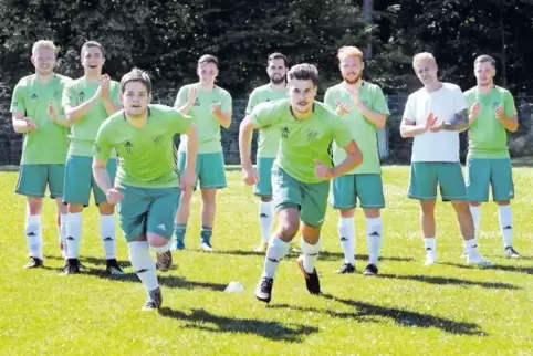 Saison wirft ihre Schatten voraus: der ASV Harthausen am Sonntag vor dem Test gegen TuS Knittelsheim.