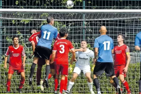 Viel fußballerische Qualität: Szene von der letztjährigen Sportwoche in Albisheim aus dem Spiel um Platz drei zwischen dem TuS R