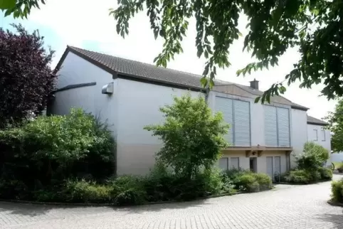 Mit Geldern aus dem Investitionsstock des Landes soll unter anderem die Renovierung der Bürgertreff-Fassade in Weitersweiler unt