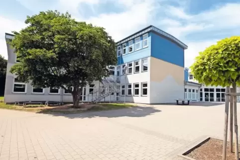 An vielen Schulen wird während der Ferien kräftig gewerkelt: In Queidersbach (unser Foto) sollen Grund- und Realschule plus zu e