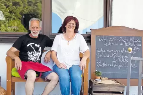 Fühlen sich schon pudelwohl: Wolfgang und Petra Stapf.