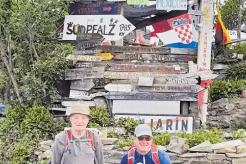 1785 Kilometer in die Südpfalz: Über diese Wegmarke haben sich Gerhard und Uwe Kirsch besonders gefreut.