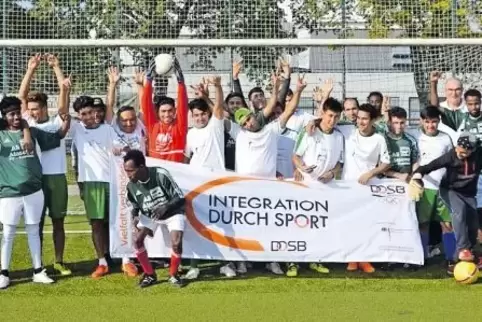 Bei einem Spiel gegen die zweite Mannschaft der DJK Eppstein vor zwei Jahren zeigten die Flüchtlinge schon mal, was sie im Train