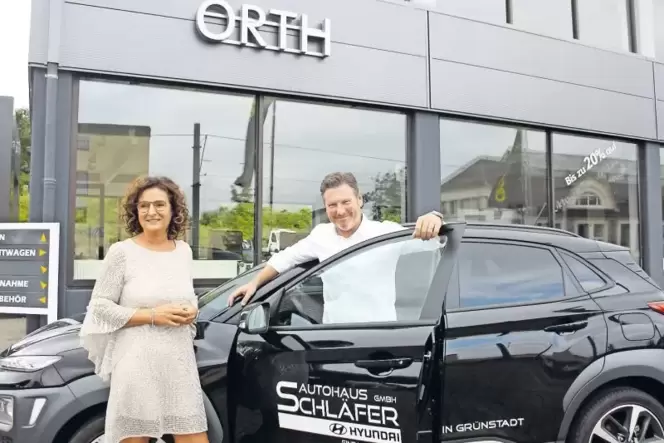 Marion Erfurt und Michael Schläfer verkaufen ab dem 1. September Autos der Marke Hyundai in Bad Dürkheim. Frühere Kunden des Ope Marion Erfurt und Michael Schläfer verkaufen ab dem 1. September Autos der Marke Hyundai in Bad Dürkheim. Frühere Kunden des Ope