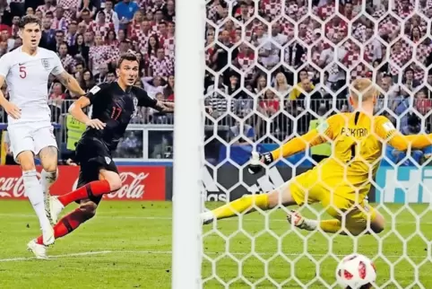 Das Siegtor: Mario Mandzukic überlistet Torhüter Pickford.