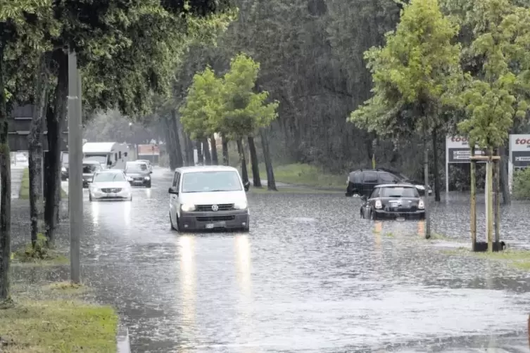 Überflutet: die Hohenecker Straße am 11. Juni.