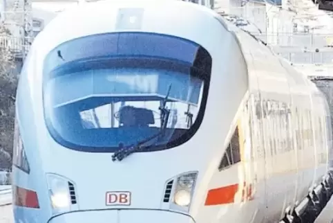 Die ICE-Züge der Baureihe 411 sind für Tempo 230 zugelassen. Lokbespannte Intercity-Garnituren dürfen maximal Tempo 200 fahren.