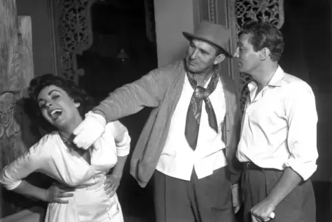 Er arbeitete in Hollywood mit den großen Stars: William Dieterle (Mitte) 1954 beim Dreh von „Elefantenweg“ mit Elizabeth Taylor 