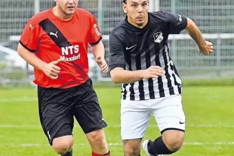 Alexander Thesen (links) und der TV Gönnheim verloren bis auf ein Spiel die Top-Duelle. Gegen den FC Leistadt und Christian Rose
