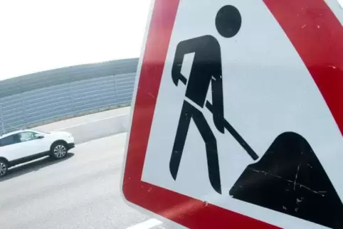 Baustellen auf Fernstraßen sind im Sommer keine Seltenheit. Aktuell werden auch Teile der Bundesstraße 9 saniert. Foto:DPA 