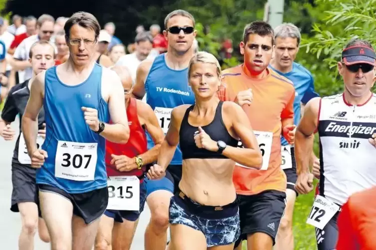 Die schnellste Frau, Regina Höhn (TV Rodenbach), kurz nach dem Start.