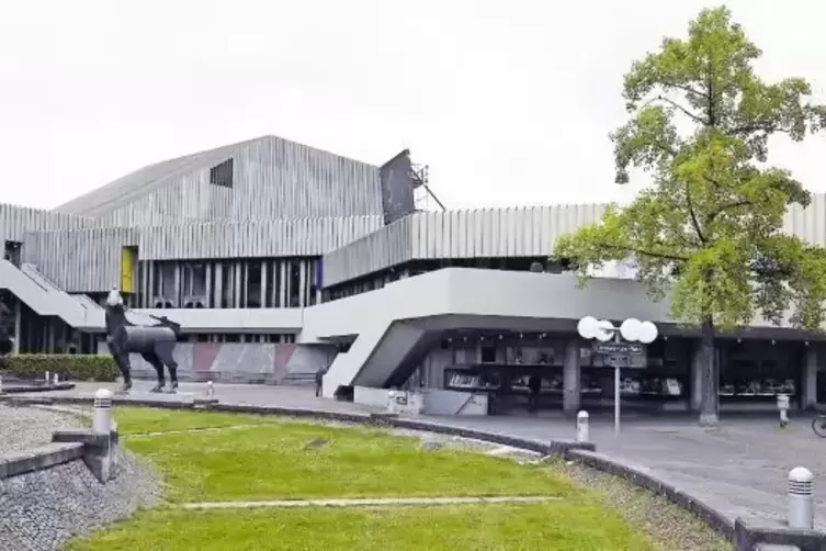Von 1970 bis 1975 wurde das Badische Staatstheater erbaut.