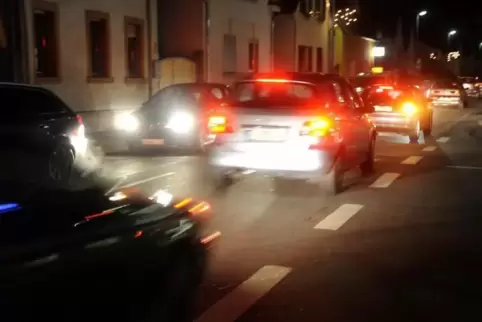 Die Hauptstraße in Dannstadt-Schauernheim: Hier spielte sich in der Nacht zu Dienstag der Polizeieinsatz ab.  Foto: Kunz 