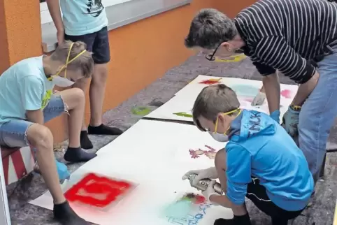 Graffiti sprayen ist immer wieder ein beliebter Workshop beim Talentcampus.