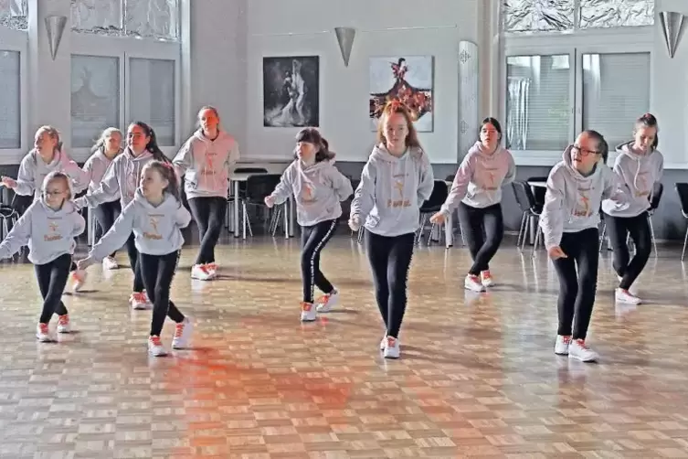 Gleich mehrmals mussten die Super Kids ihre Choreographie für das Video tanzen, sie wurden aus verschiedenen Perspektiven gefilm
