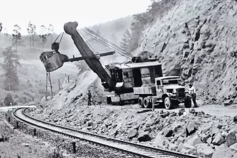 1955 wurde die B10 auf eine neue Trasse unterhalb der Felsnase verlegt.