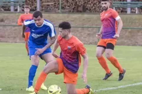 Fehlt im Trainingslager: Ugo-Mario Nobile (vorne), hier bei einem Spiel in Hohenecken. ArchivFoto: View