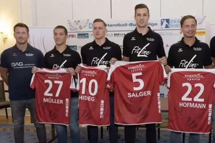 Voller Tatendrang: Trainer Ben Matschke, die Zugänge Jerome Müller, Daniel Hideg, Stefan Salger, Jannik Hofmann (von links) von 